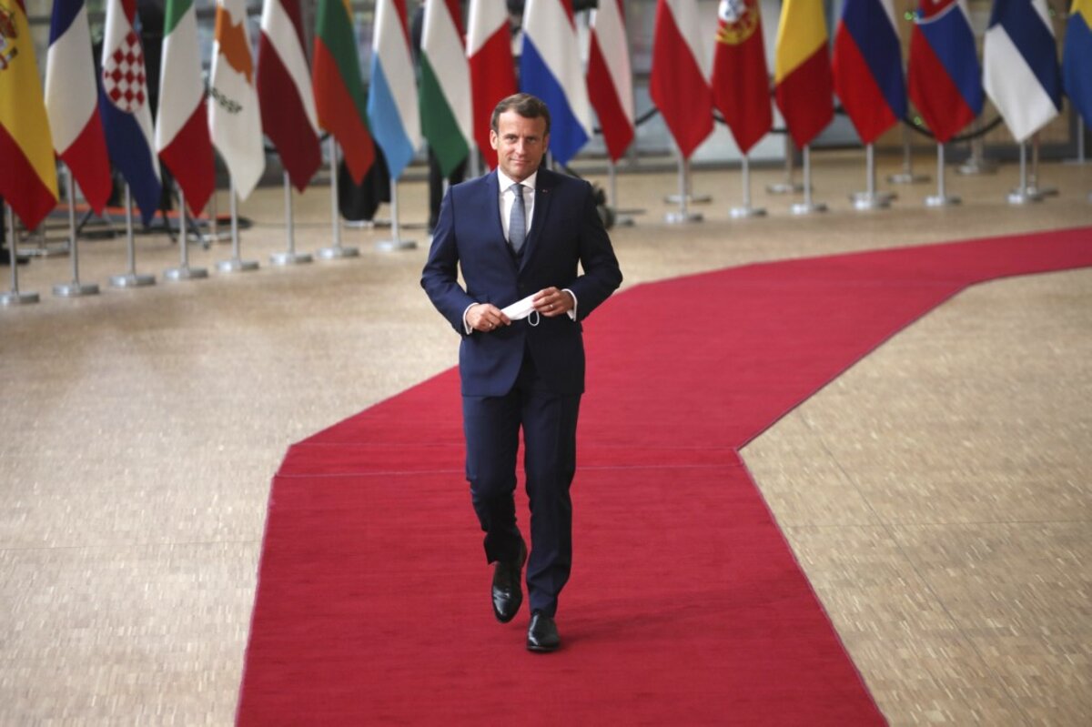 Macron et le piège de la comparaison hasardeuse : une diplomatie en crise