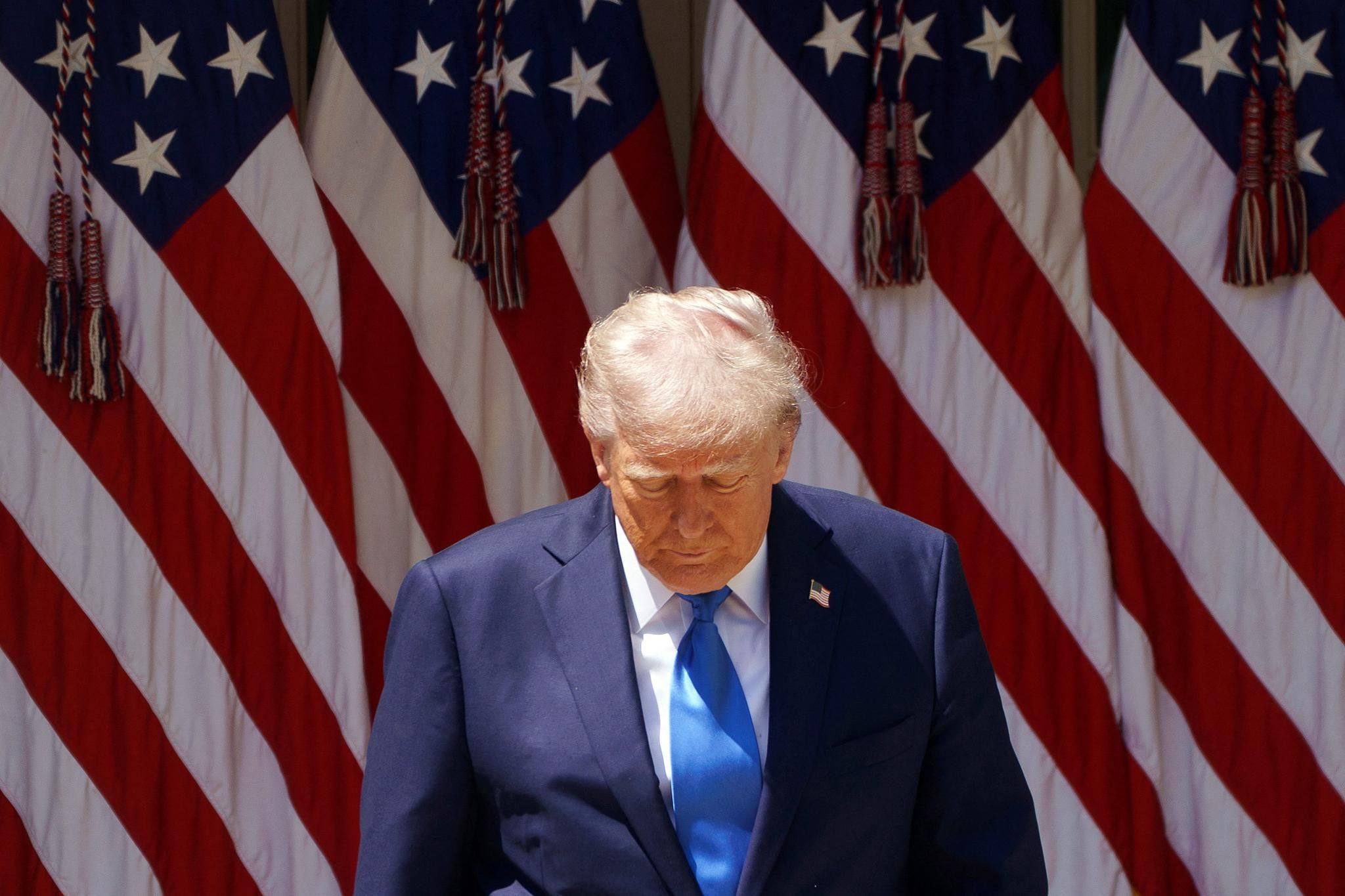 Budget de Trump : une militarisation sans précédent et des coupes drastiques