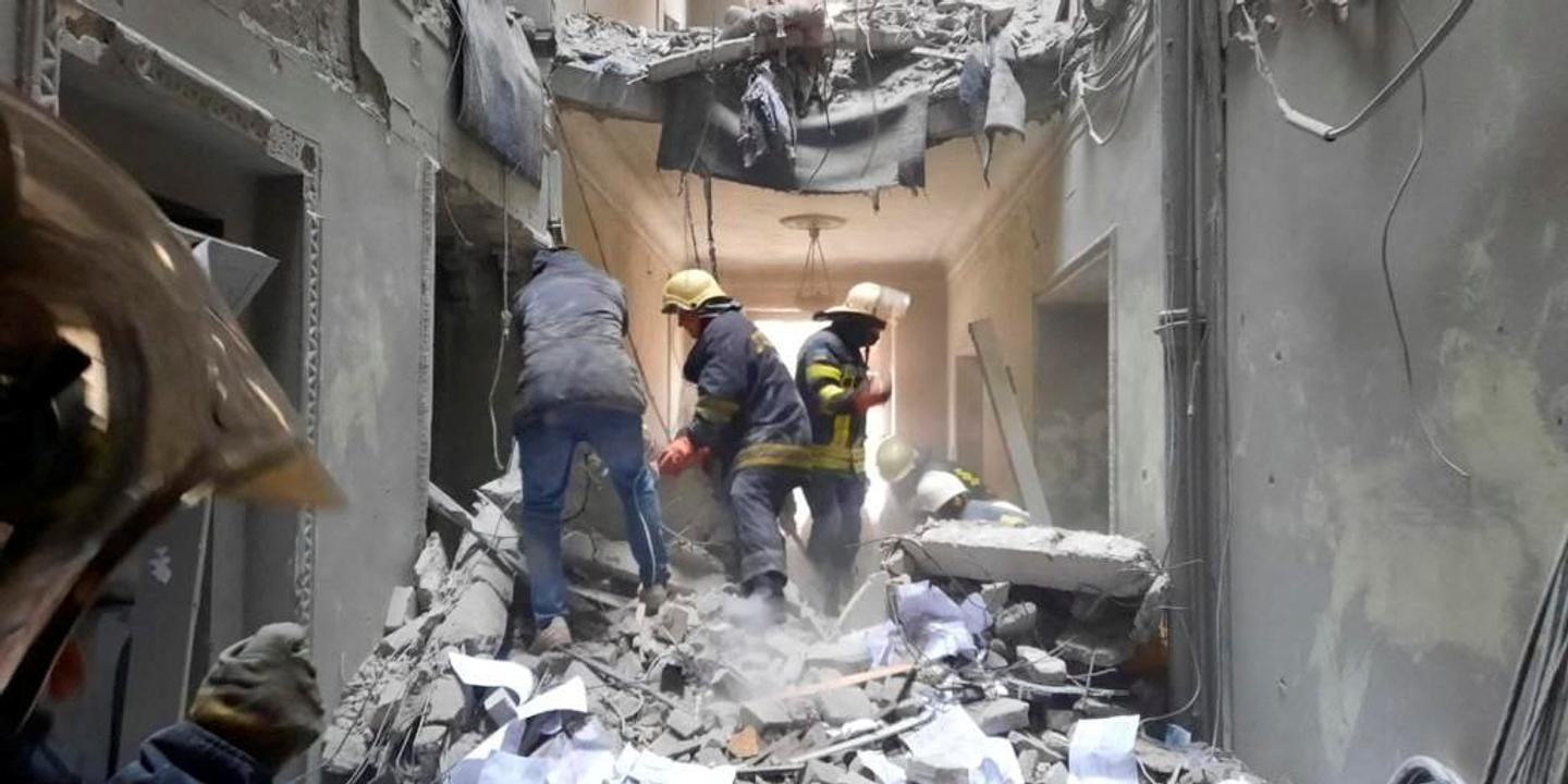 La Russie intensifie ses attaques en Ukraine, l’économie française sombre dans le chaos