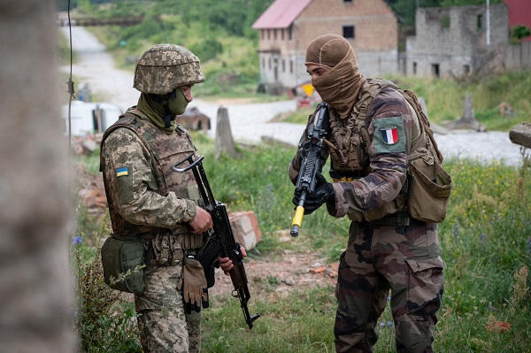 L’Europe enchaînée à la guerre ukrainienne : des milliards pour les armes et l’inaction