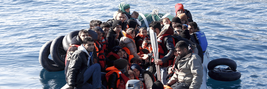 Les touristes grecs prennent les armes pour repousser les migrants à mains nues